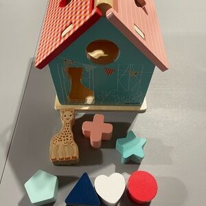 Sophie Le Giraffe - Colorful Shape Sorting House